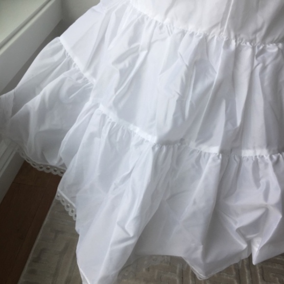 David’s Bridal White Fit and Flare Slip - Picture 3 of 7